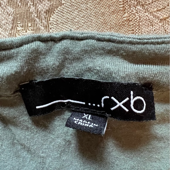 Rxb Women’s light green short sleeve top with gold accents Aztec design - Picture 2 of 4